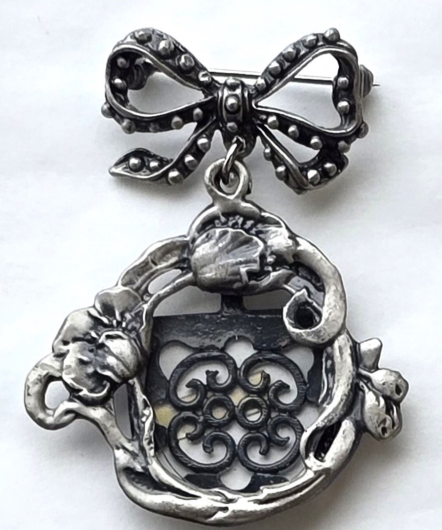 Pewter Frame Brooch - Ornate with Ribbon Bow