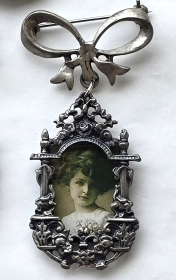 Pewter Frame Brooch - Rectangle Shape with Ribbon Bow