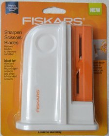 Fiskars ® Universal Scissors Sharpener 8620